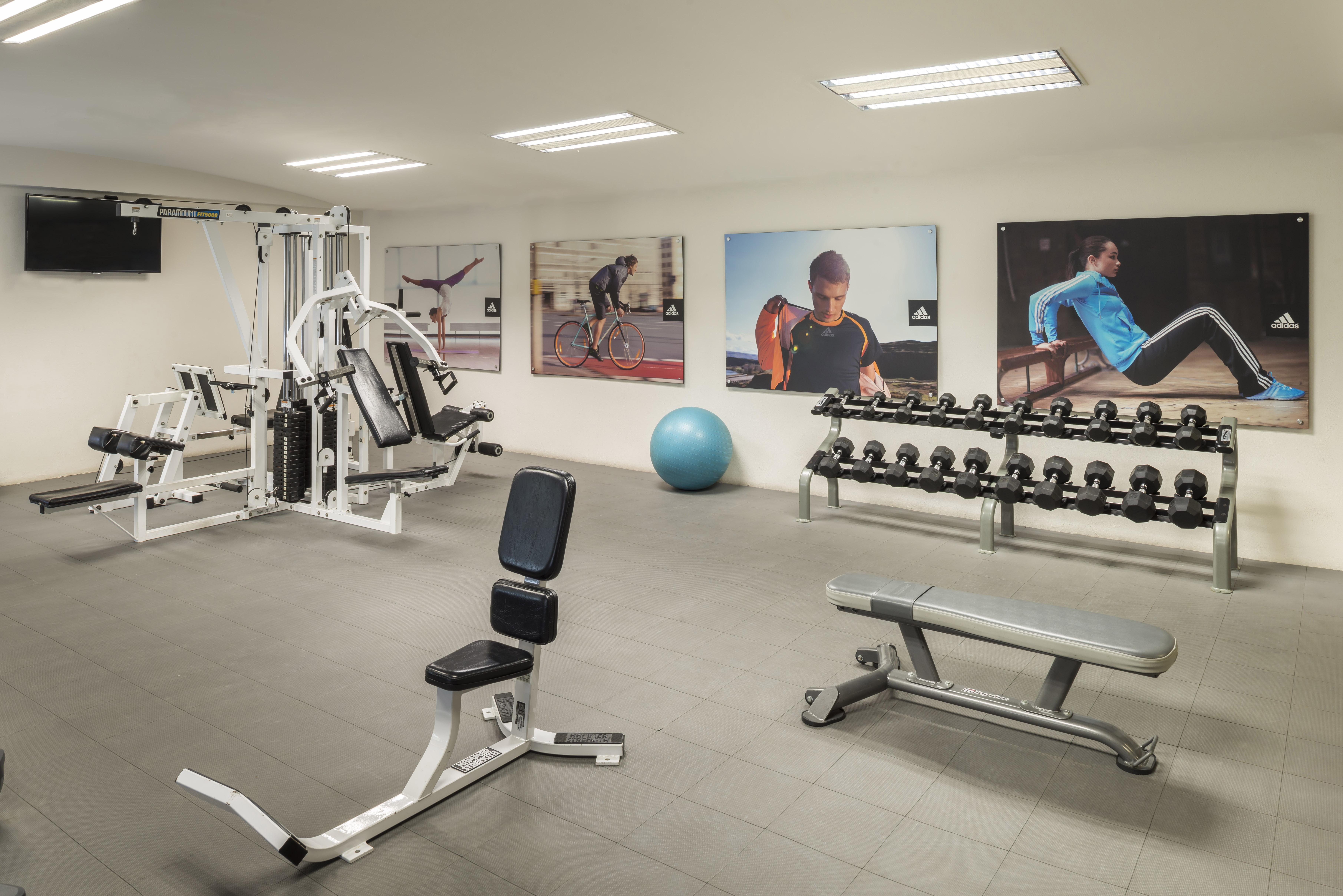 Camino Real Guadalajara Hotel Запопан Екстериор снимка The gym at the hotel