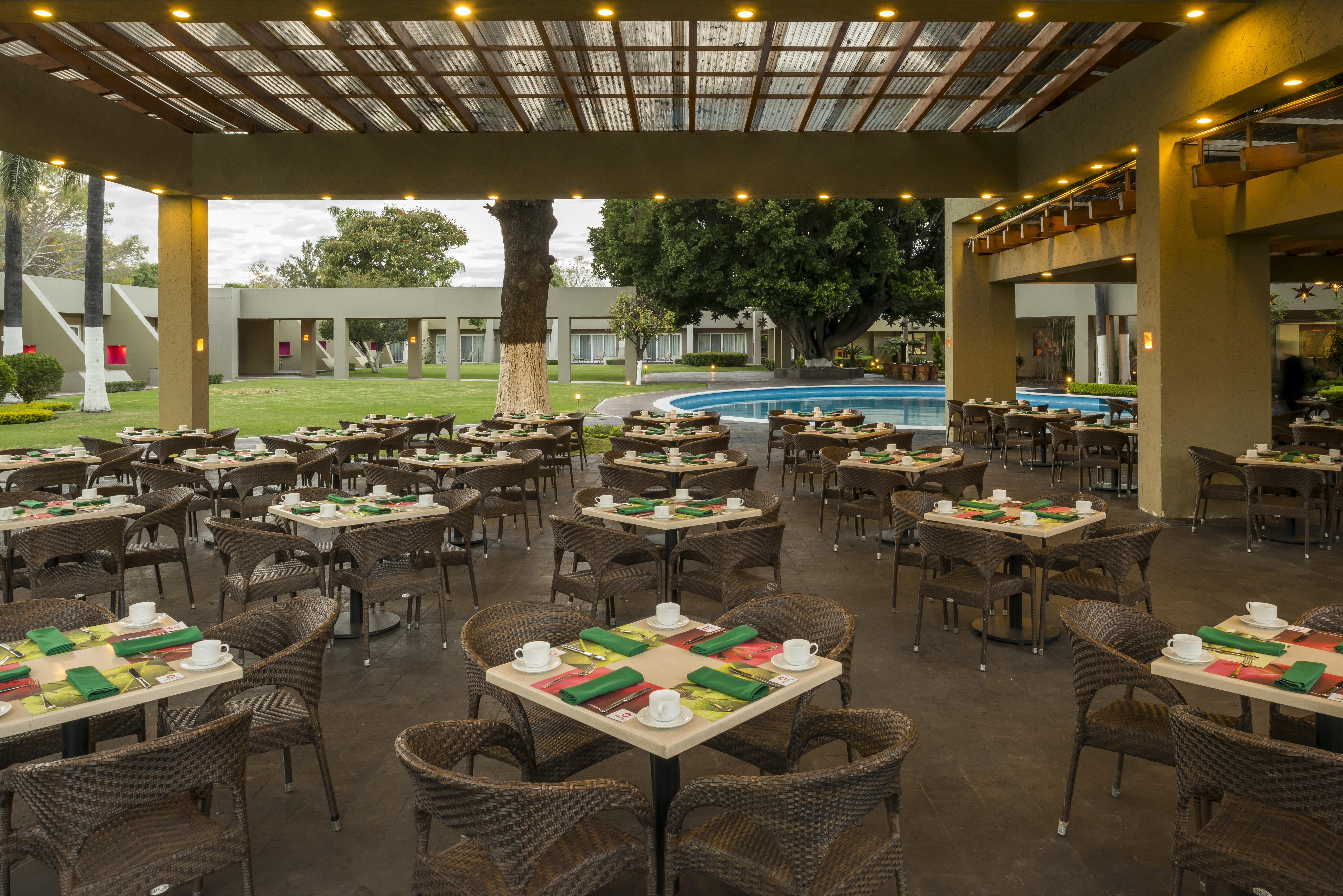 Camino Real Guadalajara Hotel Запопан Екстериор снимка The restaurant at the hotel