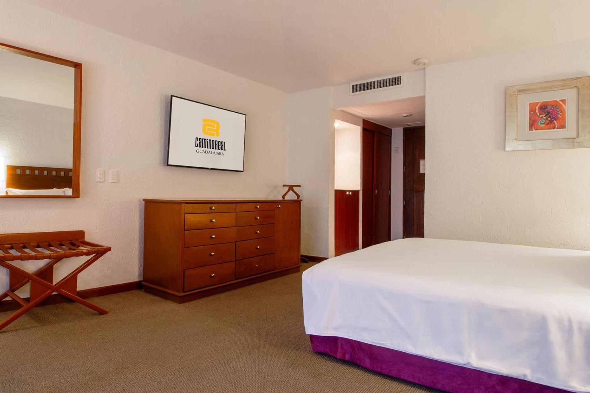 Camino Real Guadalajara Hotel Запопан Екстериор снимка A room at the hotel