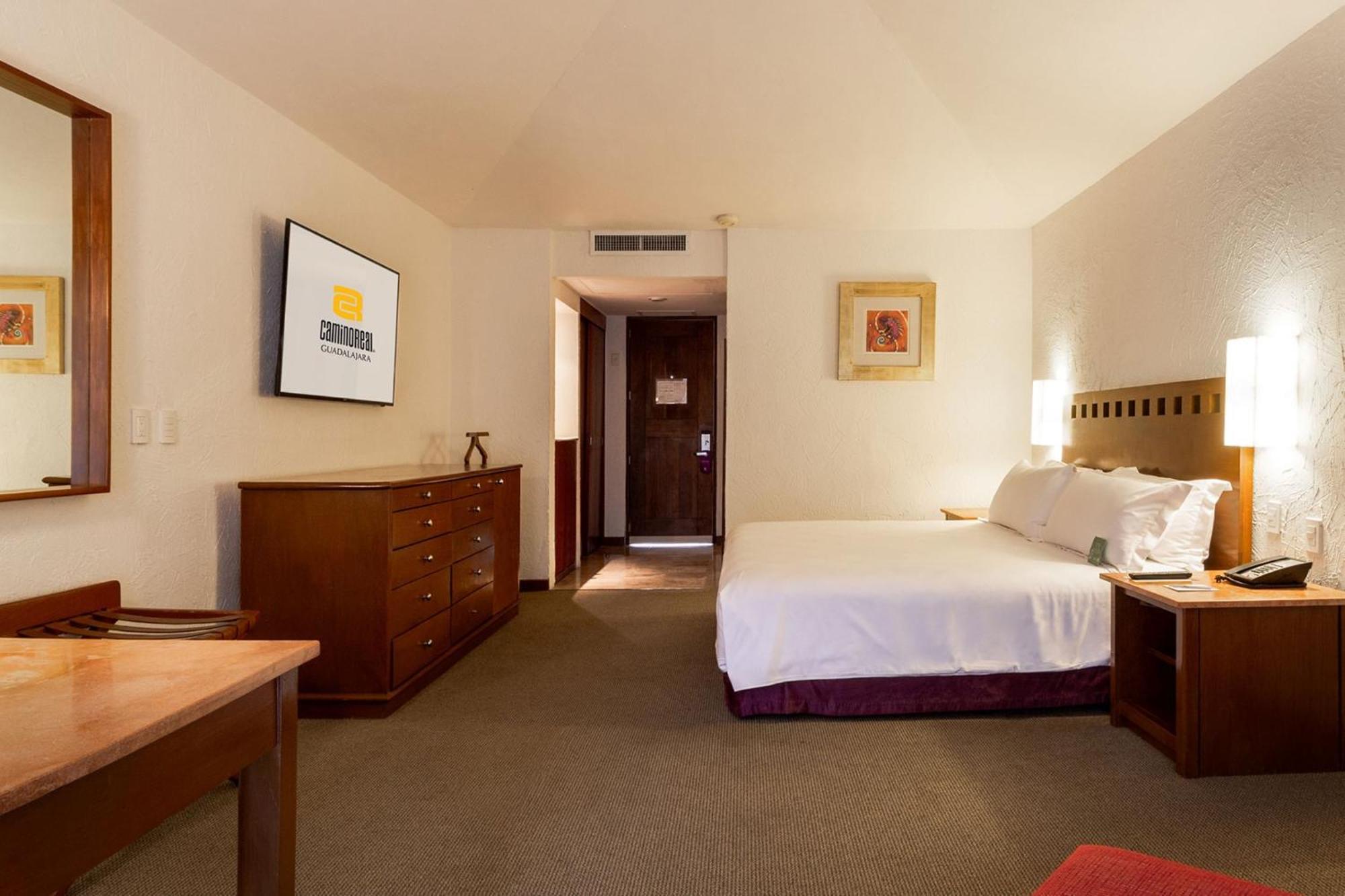 Camino Real Guadalajara Hotel Запопан Екстериор снимка A room at the hotel