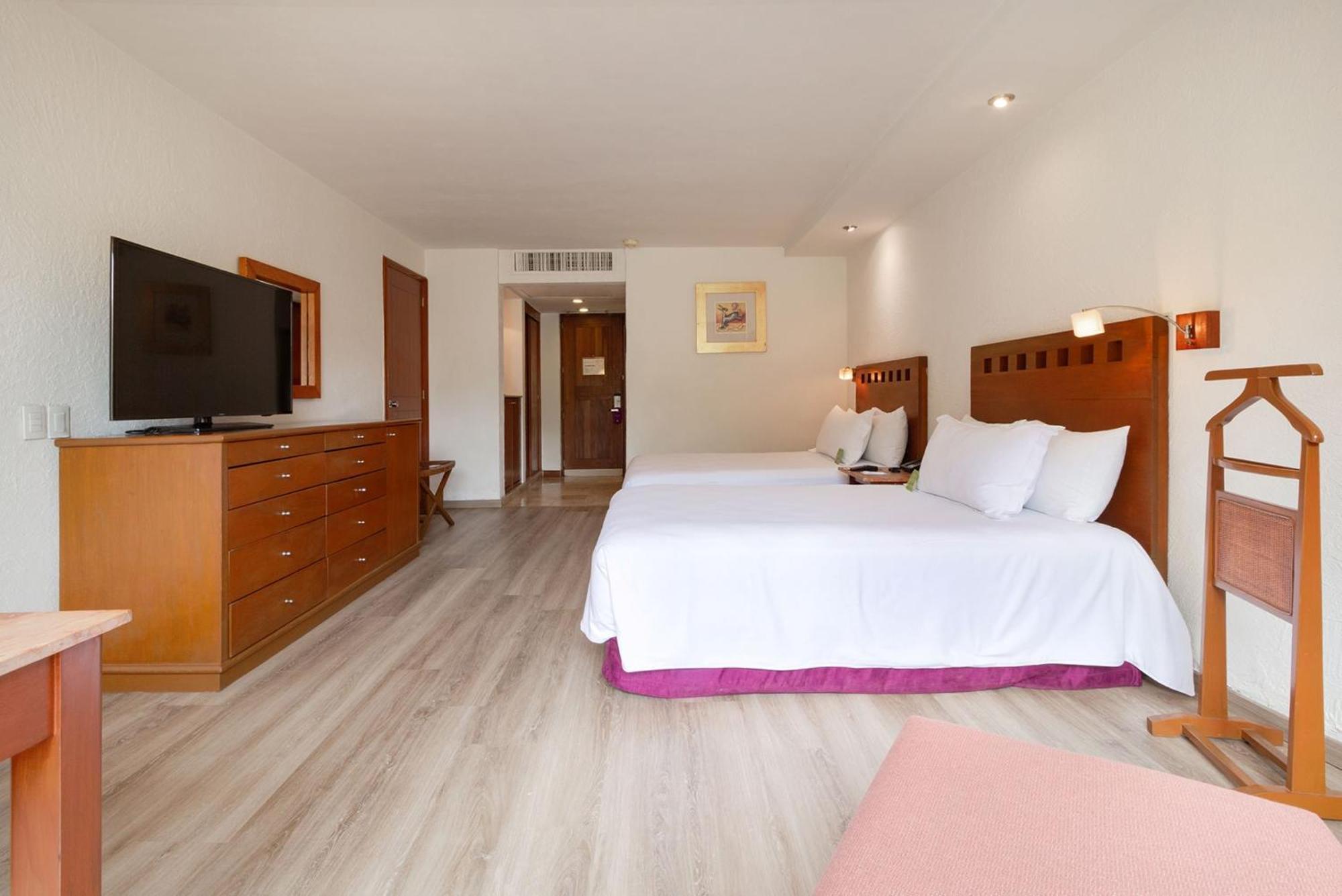 Camino Real Guadalajara Hotel Запопан Екстериор снимка A room at the hotel