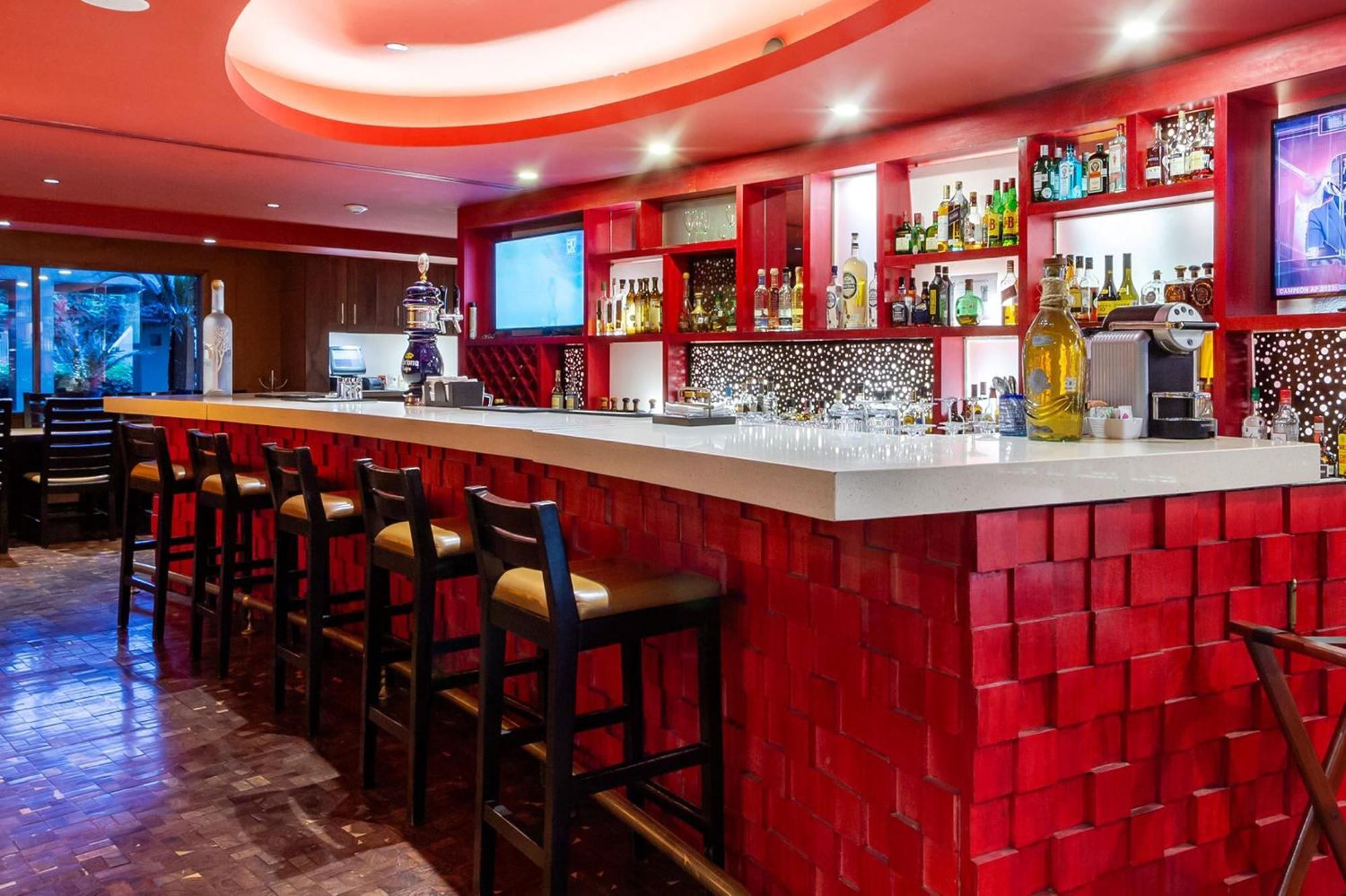 Camino Real Guadalajara Hotel Запопан Екстериор снимка The bar at the hotel
