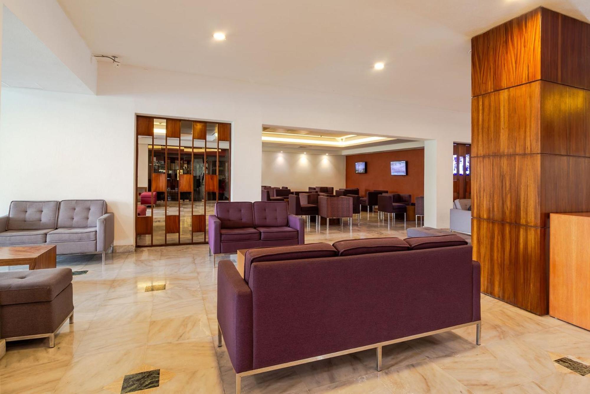 Camino Real Guadalajara Hotel Запопан Екстериор снимка The lounge at the airport