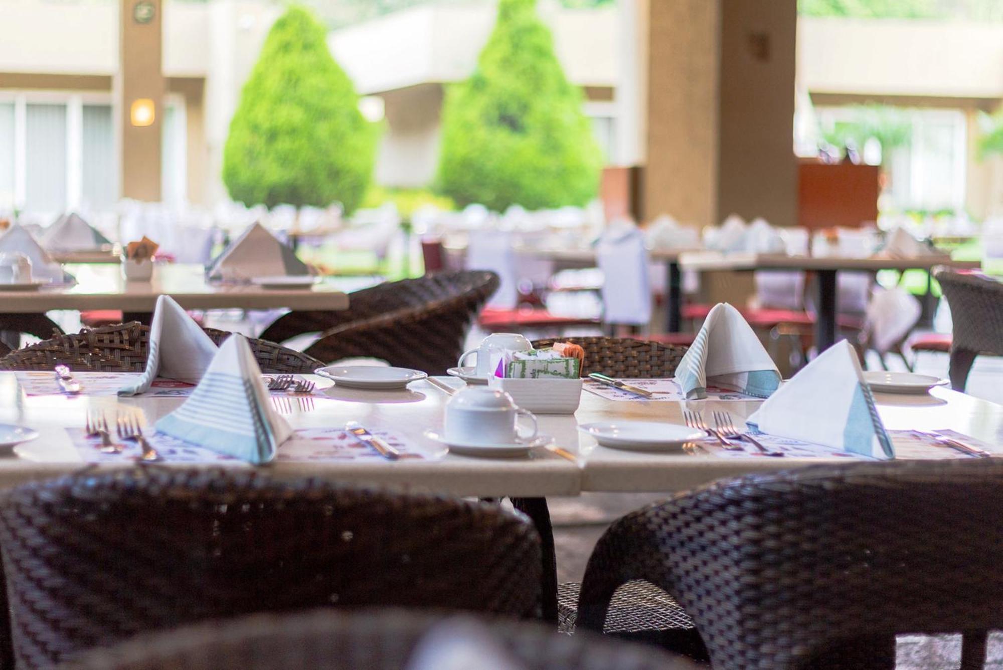 Camino Real Guadalajara Hotel Запопан Екстериор снимка The restaurant