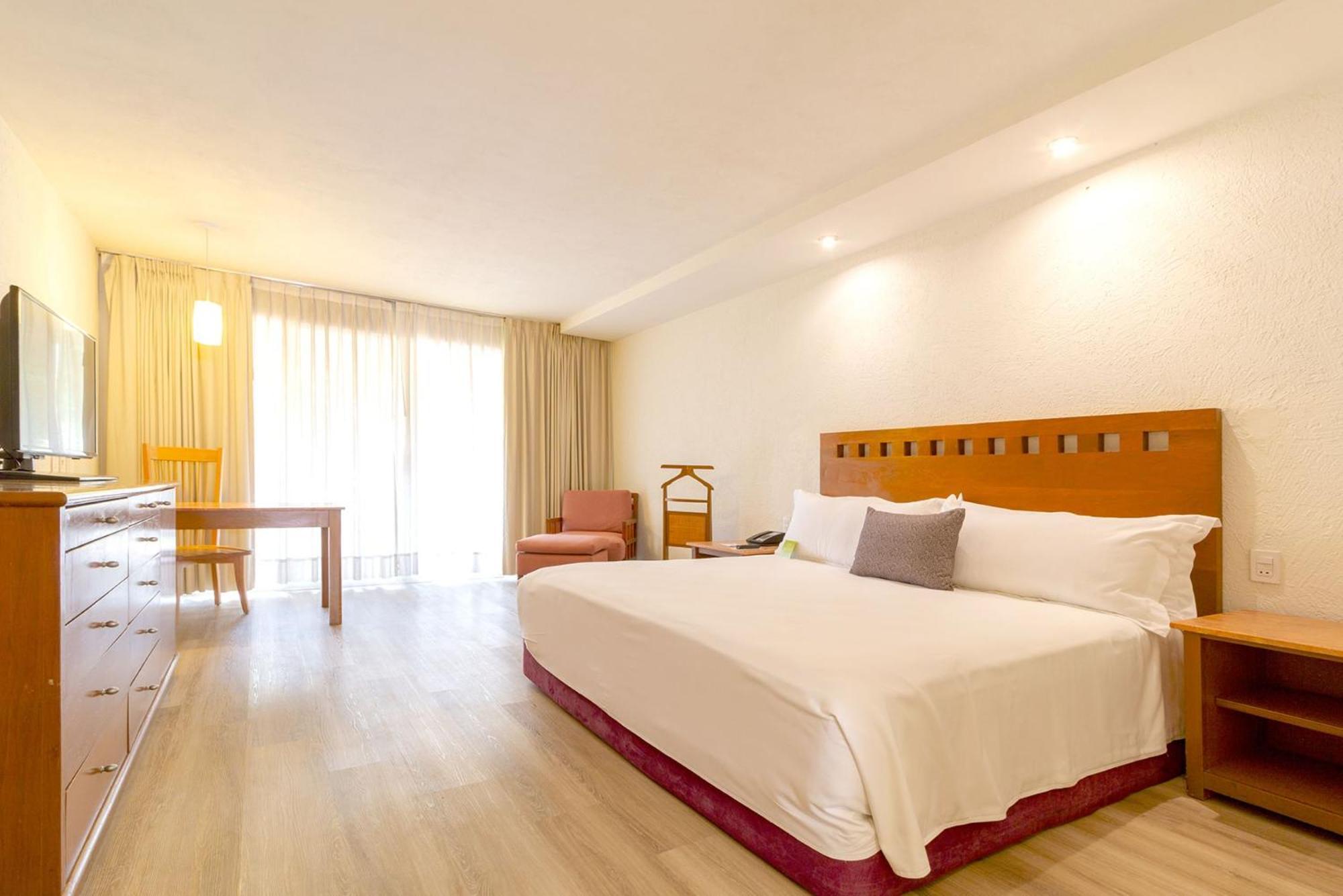 Camino Real Guadalajara Hotel Запопан Екстериор снимка A room at the hotel