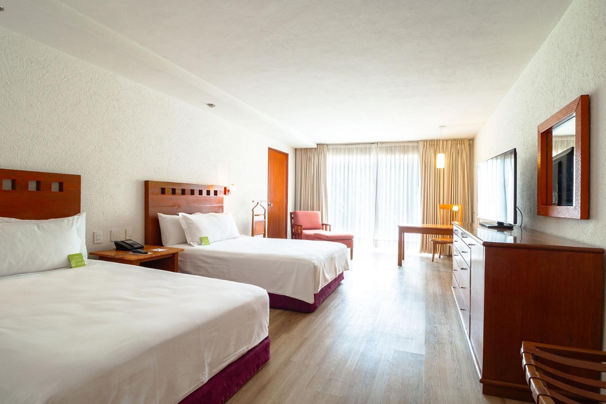 Camino Real Guadalajara Hotel Запопан Екстериор снимка A room at the hotel