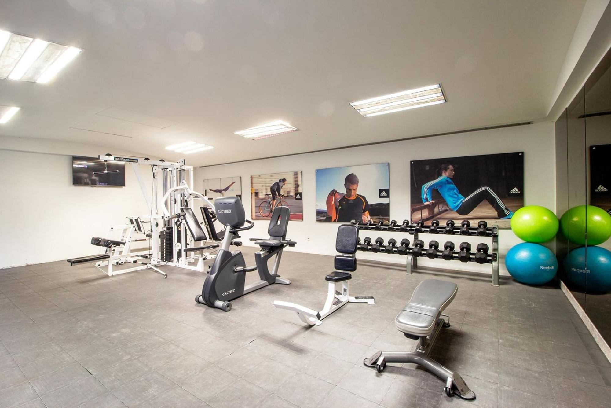 Camino Real Guadalajara Hotel Запопан Екстериор снимка The gym at the hotel