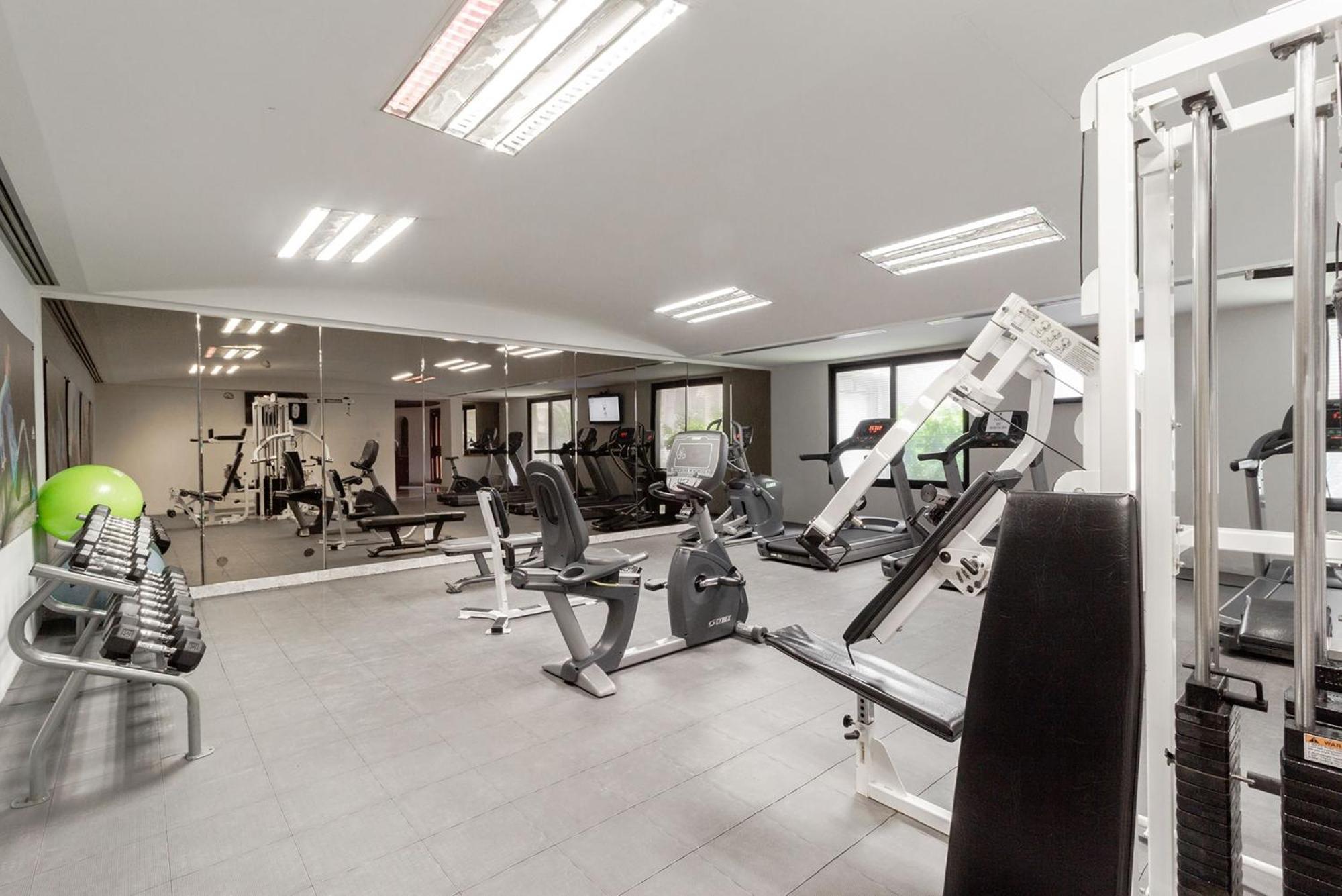 Camino Real Guadalajara Hotel Запопан Екстериор снимка The gym at the hotel