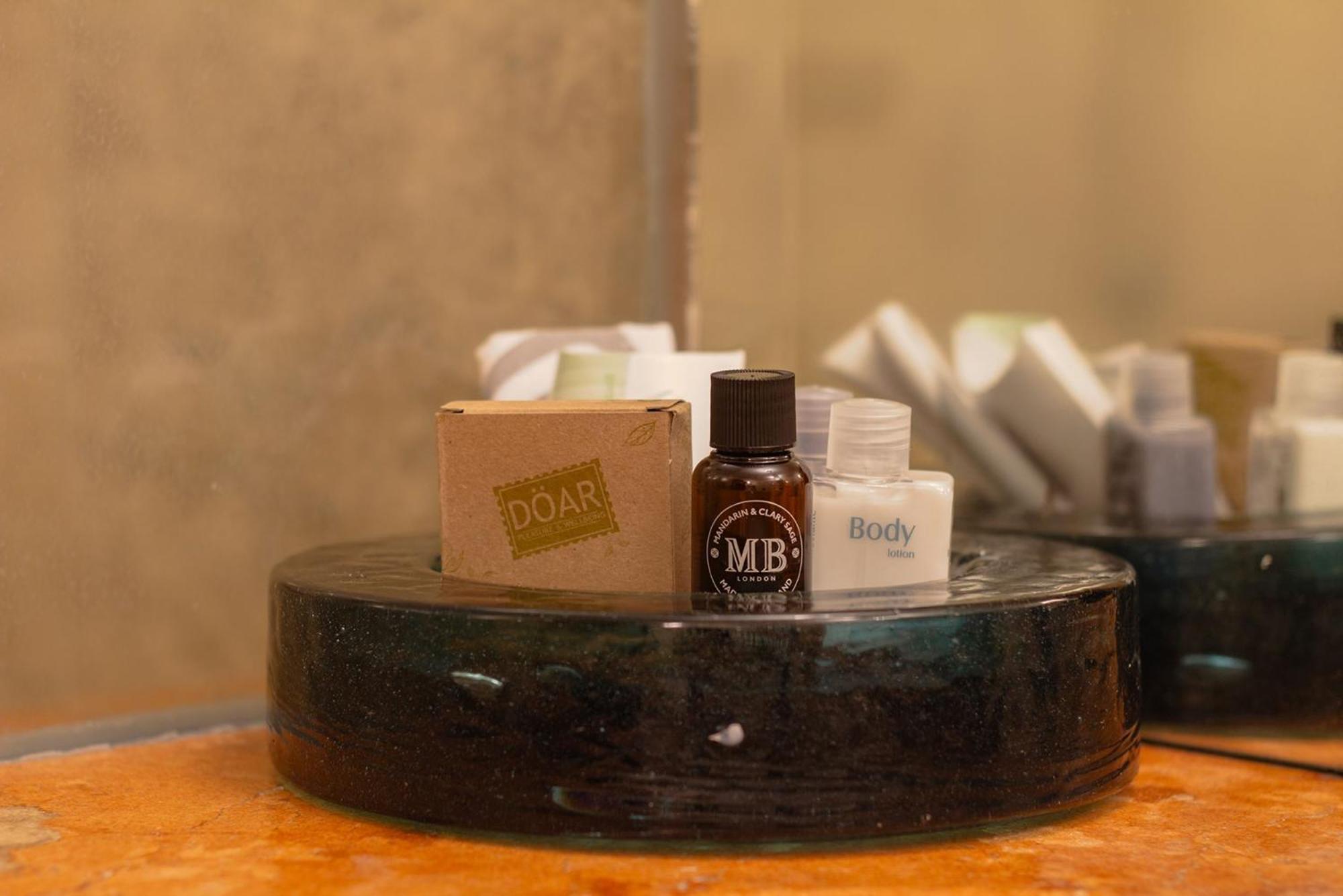 Camino Real Guadalajara Hotel Запопан Екстериор снимка Soap and body lotion